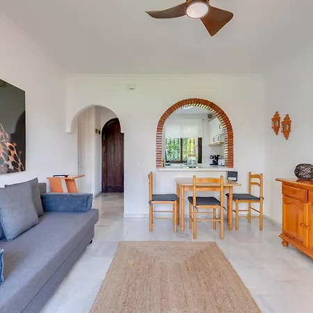 Jardin Y Piscina Junto Al Mar Apartment *